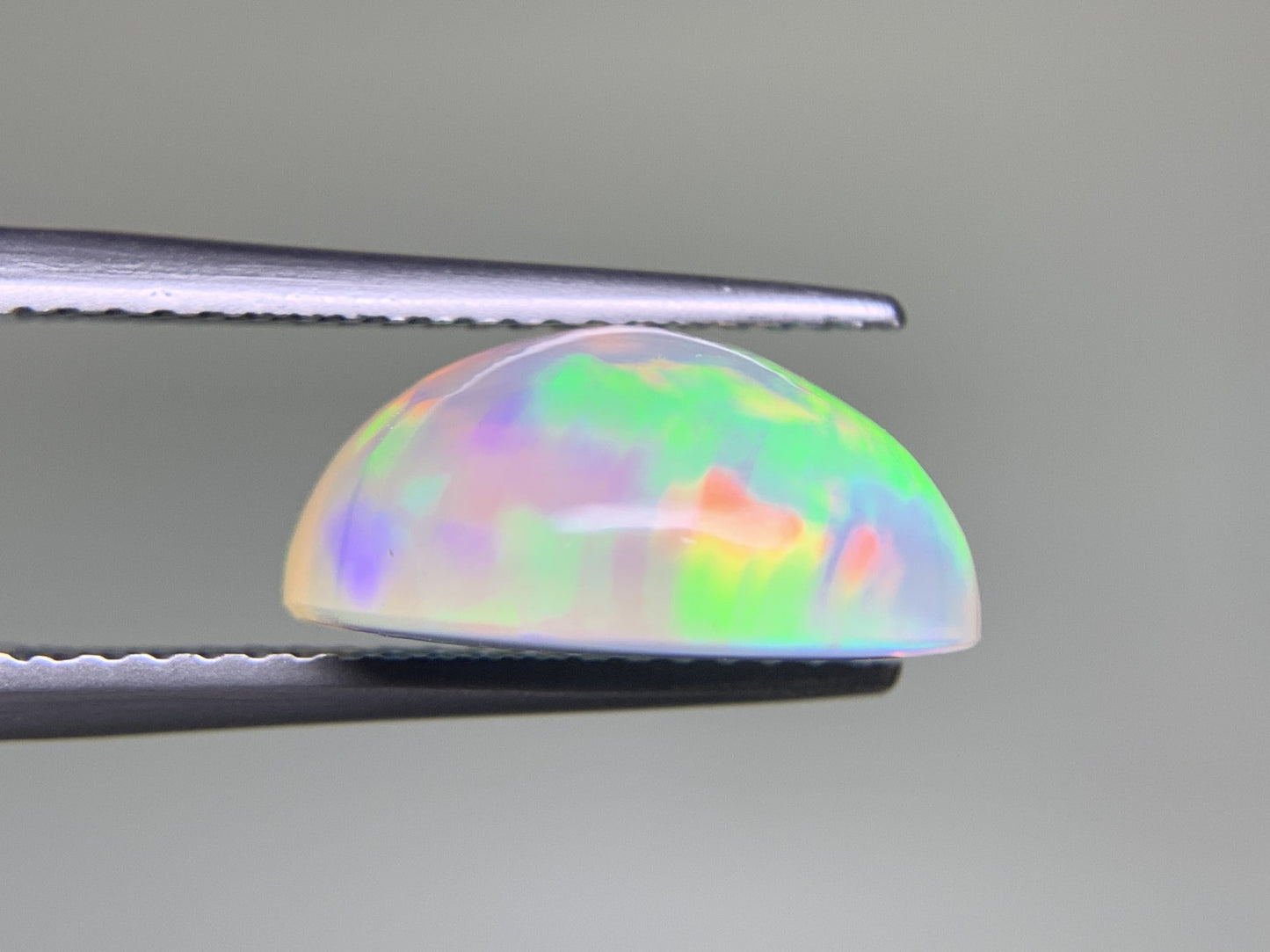 オパール 3.946ct 宝石ソーティング付き  13.1㎜×10.5㎜×6.2㎜  ルース（ 裸石 ） 3890Y