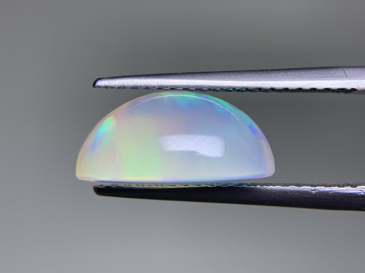 オパール 3.946ct 宝石ソーティング付き  13.1㎜×10.5㎜×6.2㎜  ルース（ 裸石 ） 3890Y