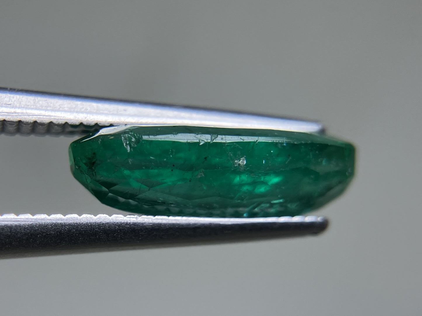 エメラルド  2.121ct  中央宝石ソーティング付き  12.40㎜×5.85㎜×3.83㎜  ルース（ 裸石 ） 3245YY