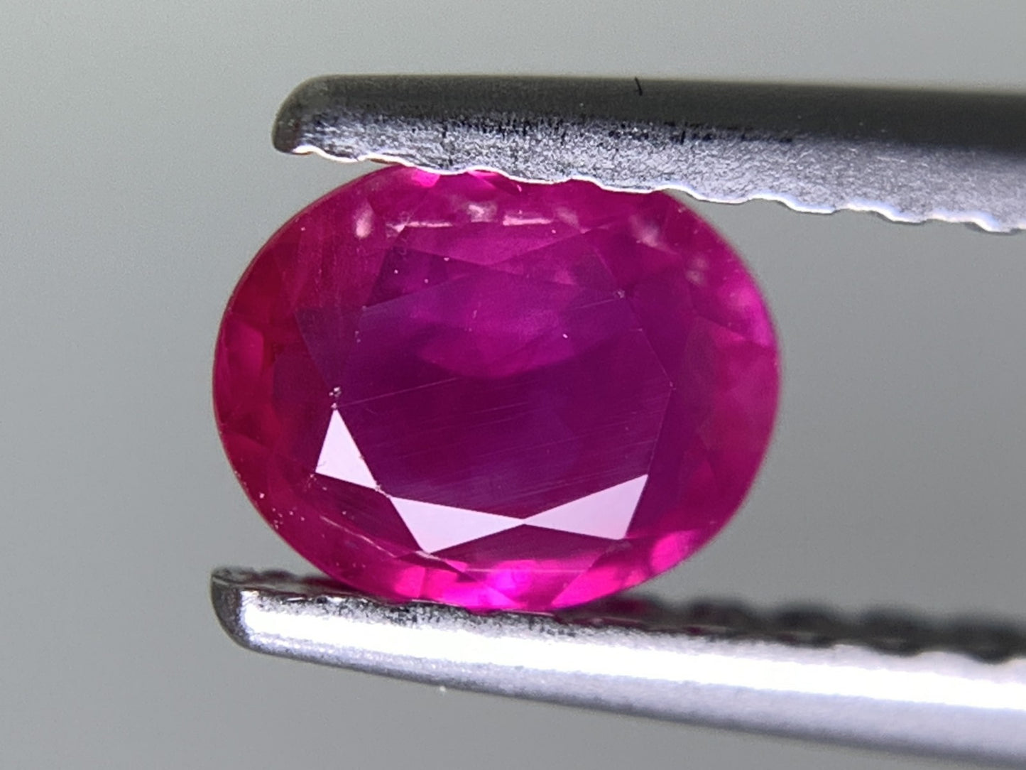 ルビー 天然 0.571ct 宝石ソーティング付き 5.1㎜×4.2㎜×2.4㎜ ルース（ 裸石 ） 8010Y