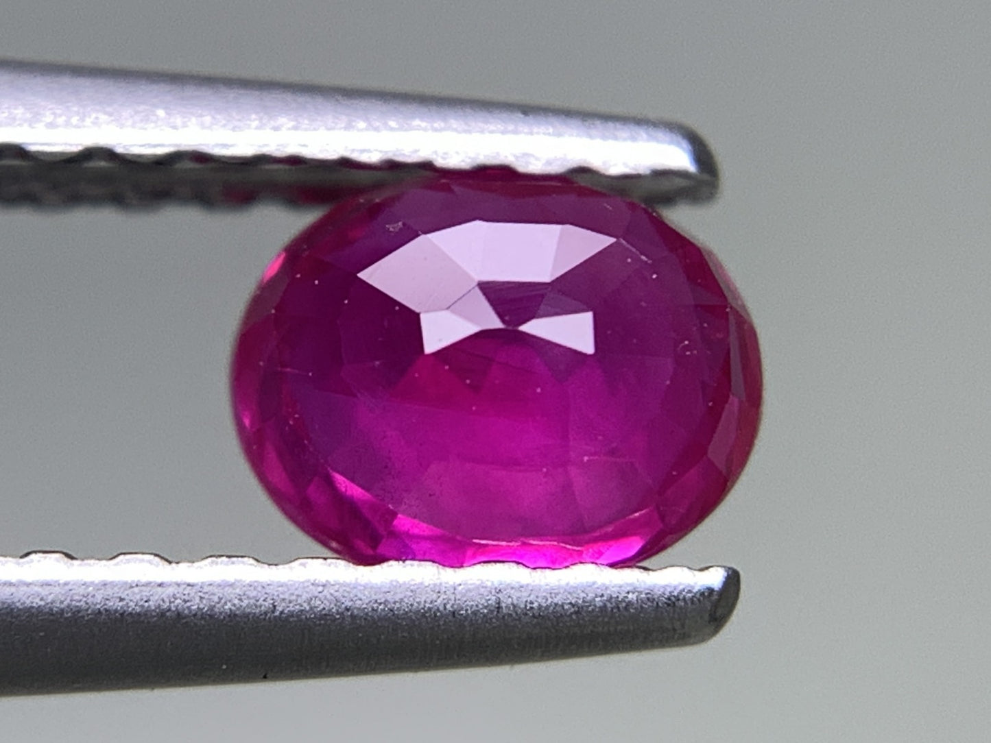 ルビー 天然 0.571ct 宝石ソーティング付き 5.1㎜×4.2㎜×2.4㎜ ルース（ 裸石 ） 8010Y