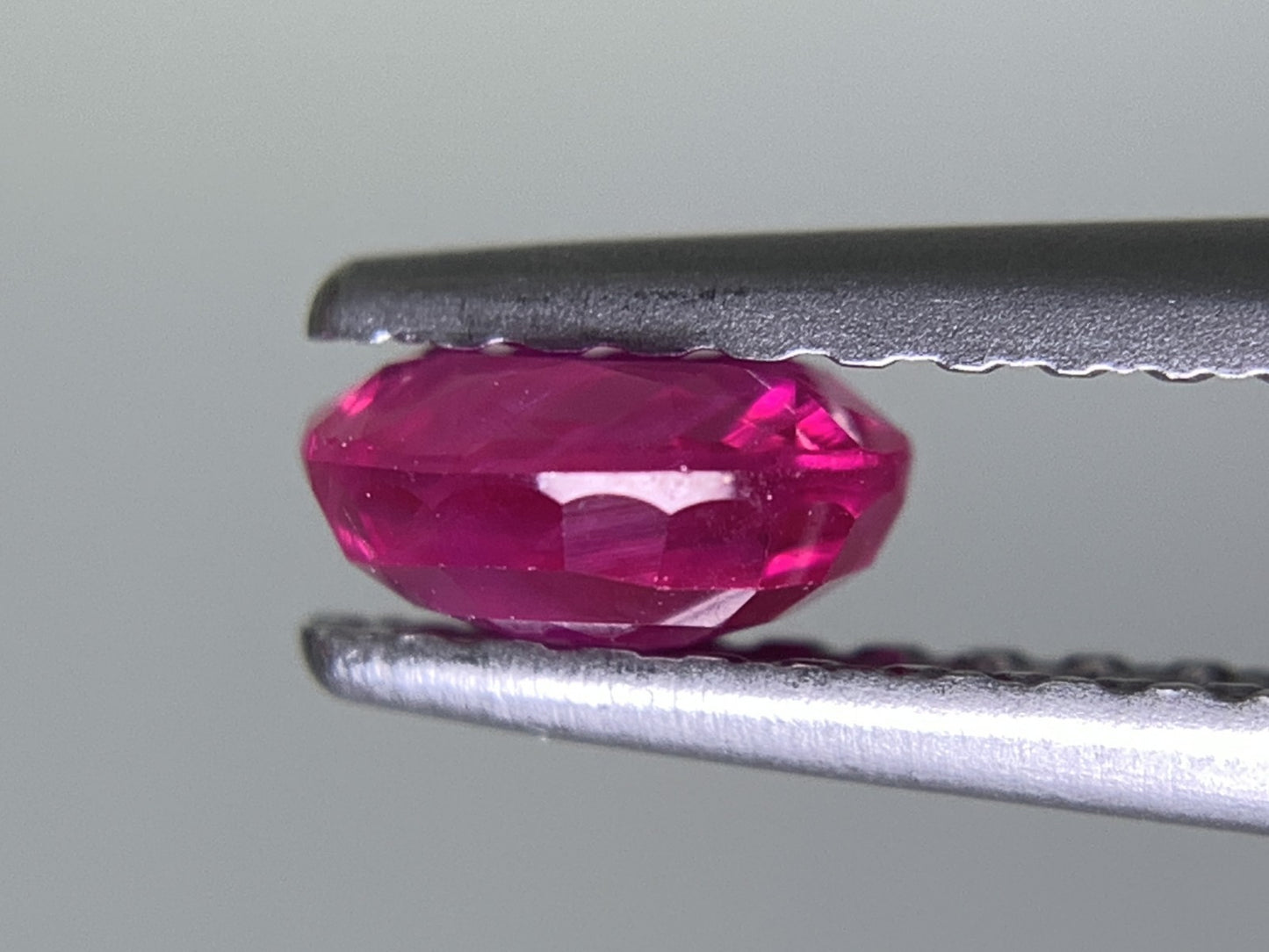 ルビー 天然 0.571ct 宝石ソーティング付き 5.1㎜×4.2㎜×2.4㎜ ルース（ 裸石 ） 8010Y