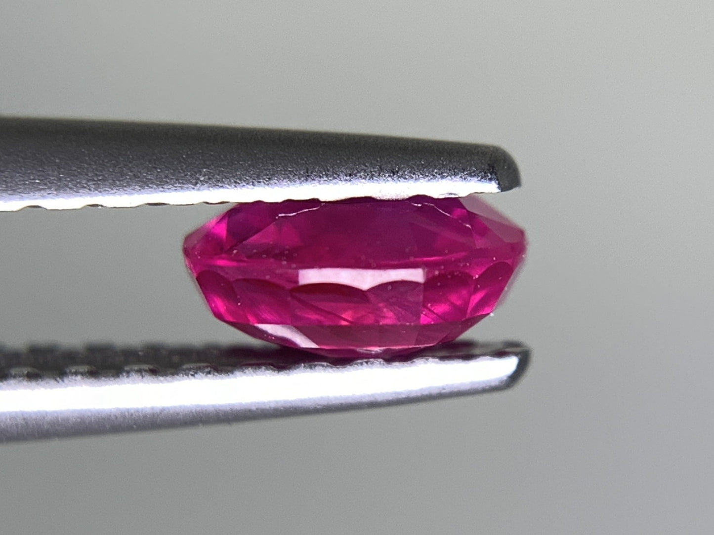 ルビー 天然 0.571ct 宝石ソーティング付き 5.1㎜×4.2㎜×2.4㎜ ルース（ 裸石 ） 8010Y