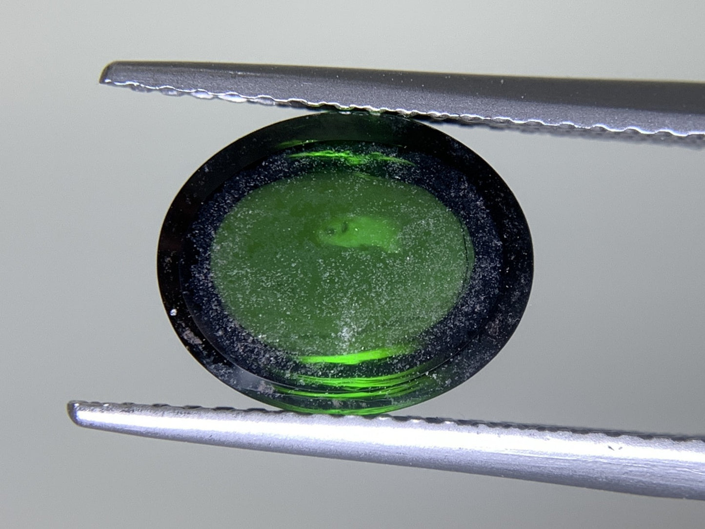 グリーントルマリン 天然  3.839ct  宝石ソーティング付き  10.1㎜×8.2㎜×5.1㎜  ラッピング無料  ルース（ 裸石 ）  5225Y