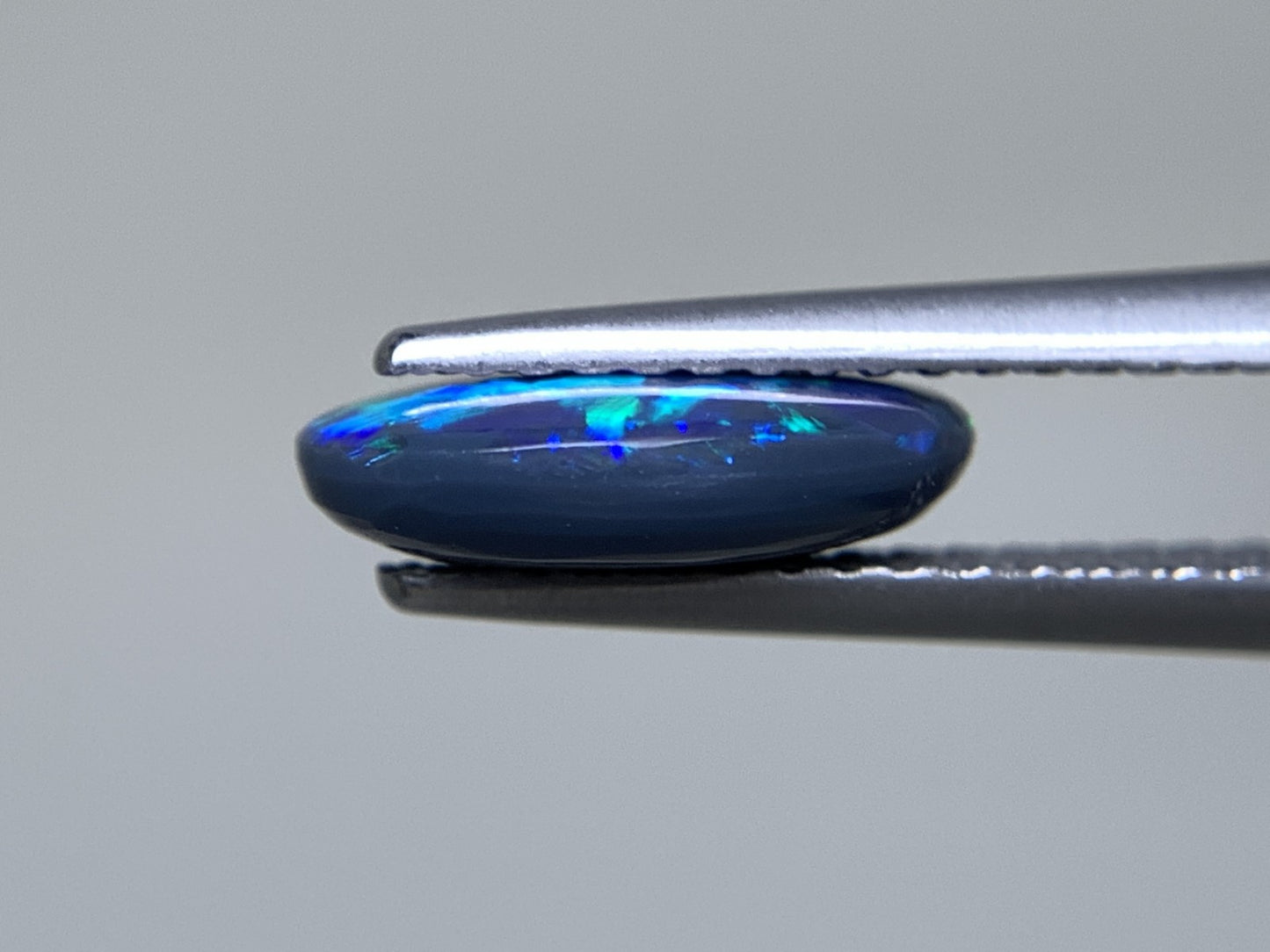ブラックオパール 天然 1.280ct 中央宝石ソーティング付き 10.2㎜×6.8㎜×2.9㎜ ルース（ 裸石 ） 6920Y