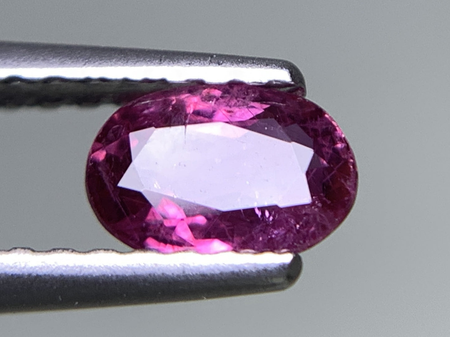 ルビー 天然 0.579ct 宝石ソーティング付き 5.7㎜×4.1㎜×2.4㎜ ルース（ 裸石 ） 8022Y