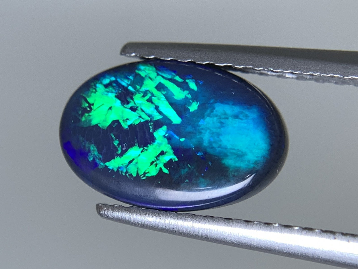 ブラックオパール 天然 1.800ct 中央宝石ソーティング付き 10.5㎜×6.8㎜×3.8㎜ ルース（ 裸石 ） 6876Y