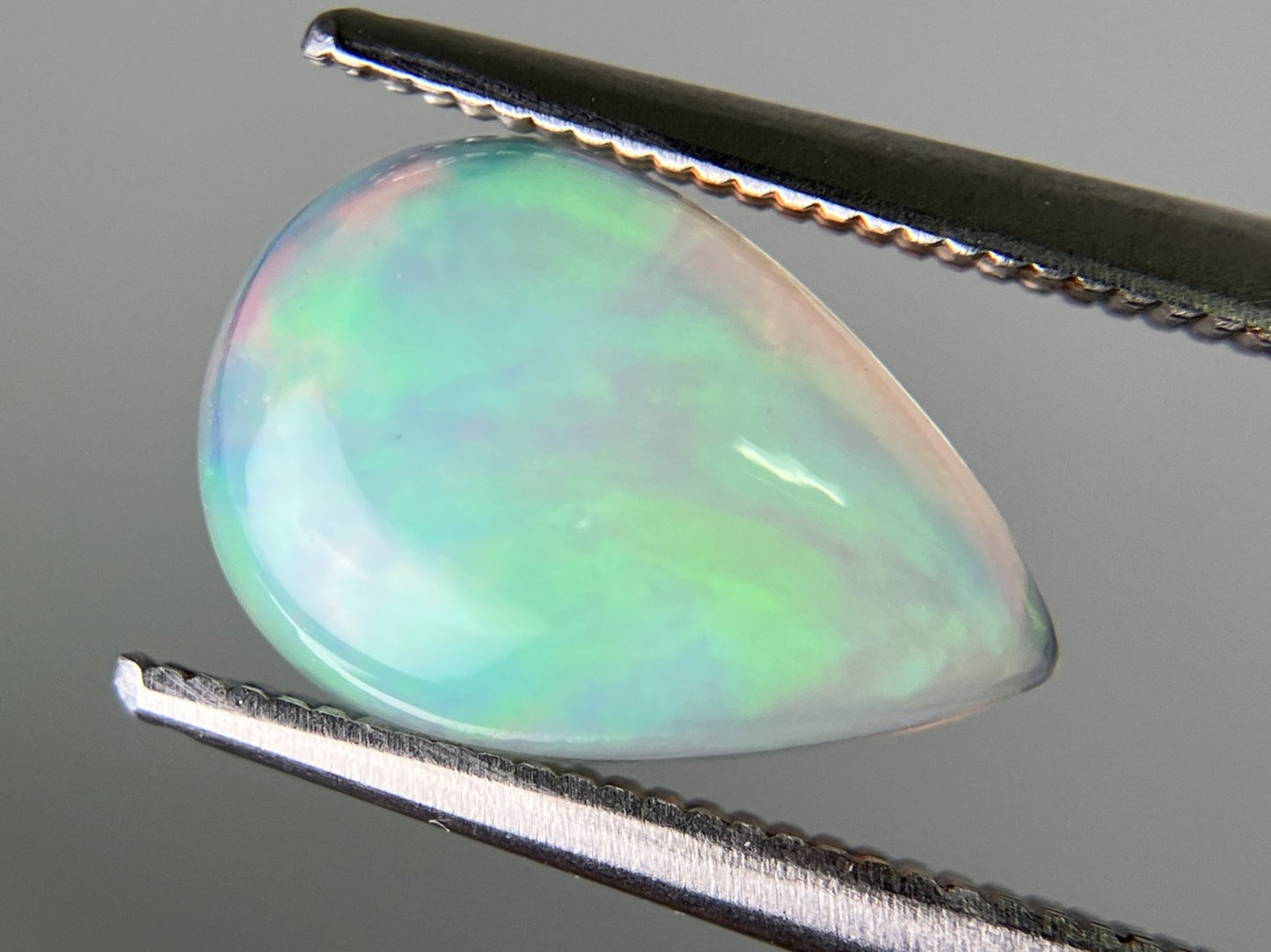 オパール 2.240ct  宝石ソーティング付き  12.7㎜×8.6㎜×4.1㎜  天然 ルース（ 裸石 ） 4555YY