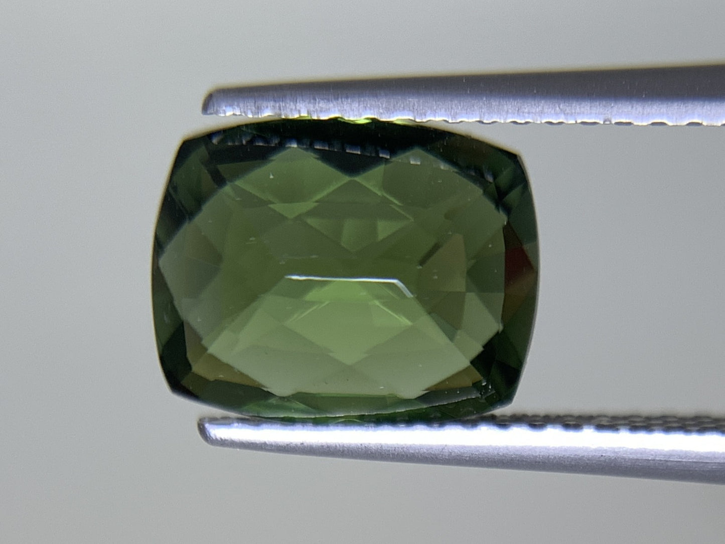 グリーントルマリン 天然  3.327ct  宝石ソーティング付き  10.0㎜×8.0㎜×5.5㎜  ラッピング無料  ルース（ 裸石 ）  5102Y