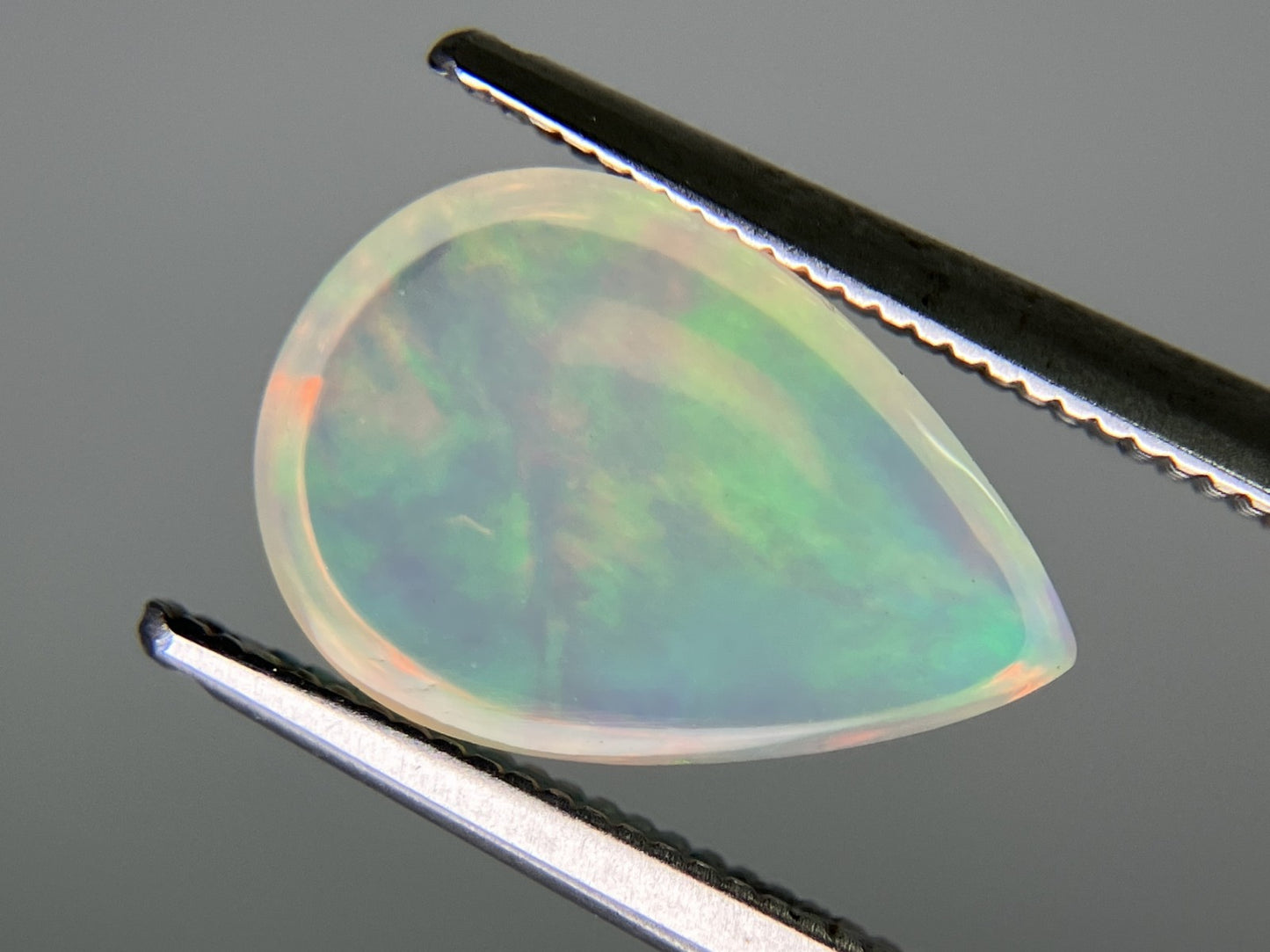 オパール 2.240ct  宝石ソーティング付き  12.7㎜×8.6㎜×4.1㎜  天然 ルース（ 裸石 ） 4555YY