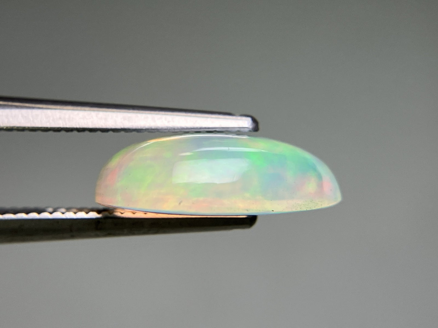 オパール 2.240ct  宝石ソーティング付き  12.7㎜×8.6㎜×4.1㎜  天然 ルース（ 裸石 ） 4555YY