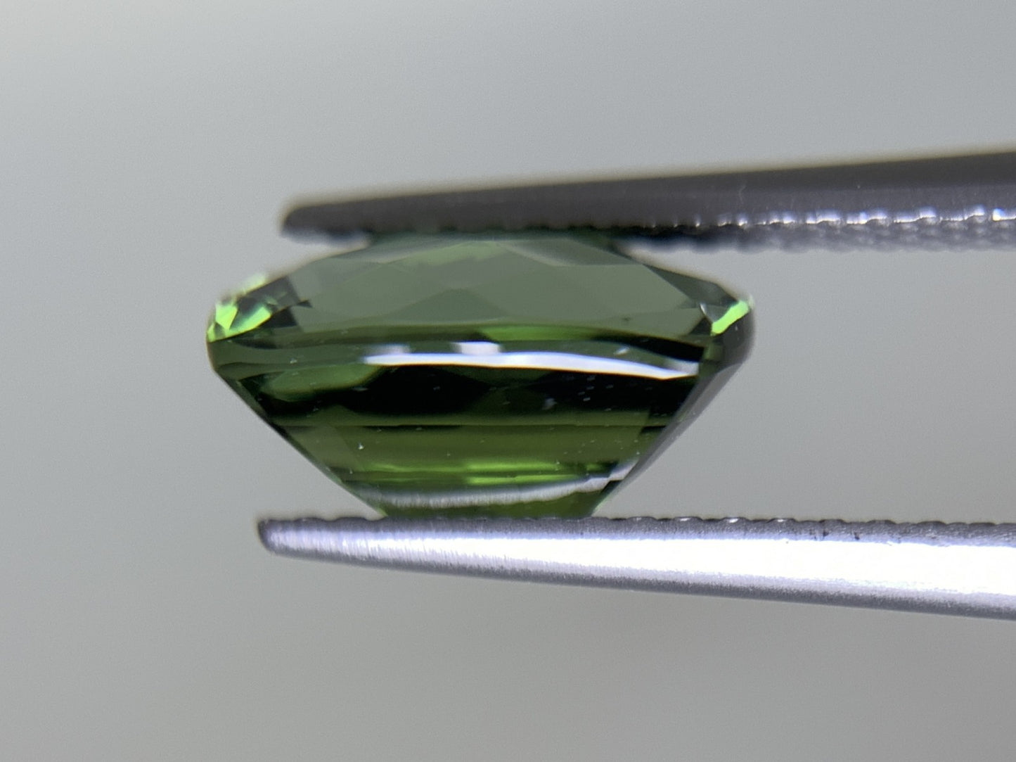 グリーントルマリン 天然  3.327ct  宝石ソーティング付き  10.0㎜×8.0㎜×5.5㎜  ラッピング無料  ルース（ 裸石 ）  5102Y