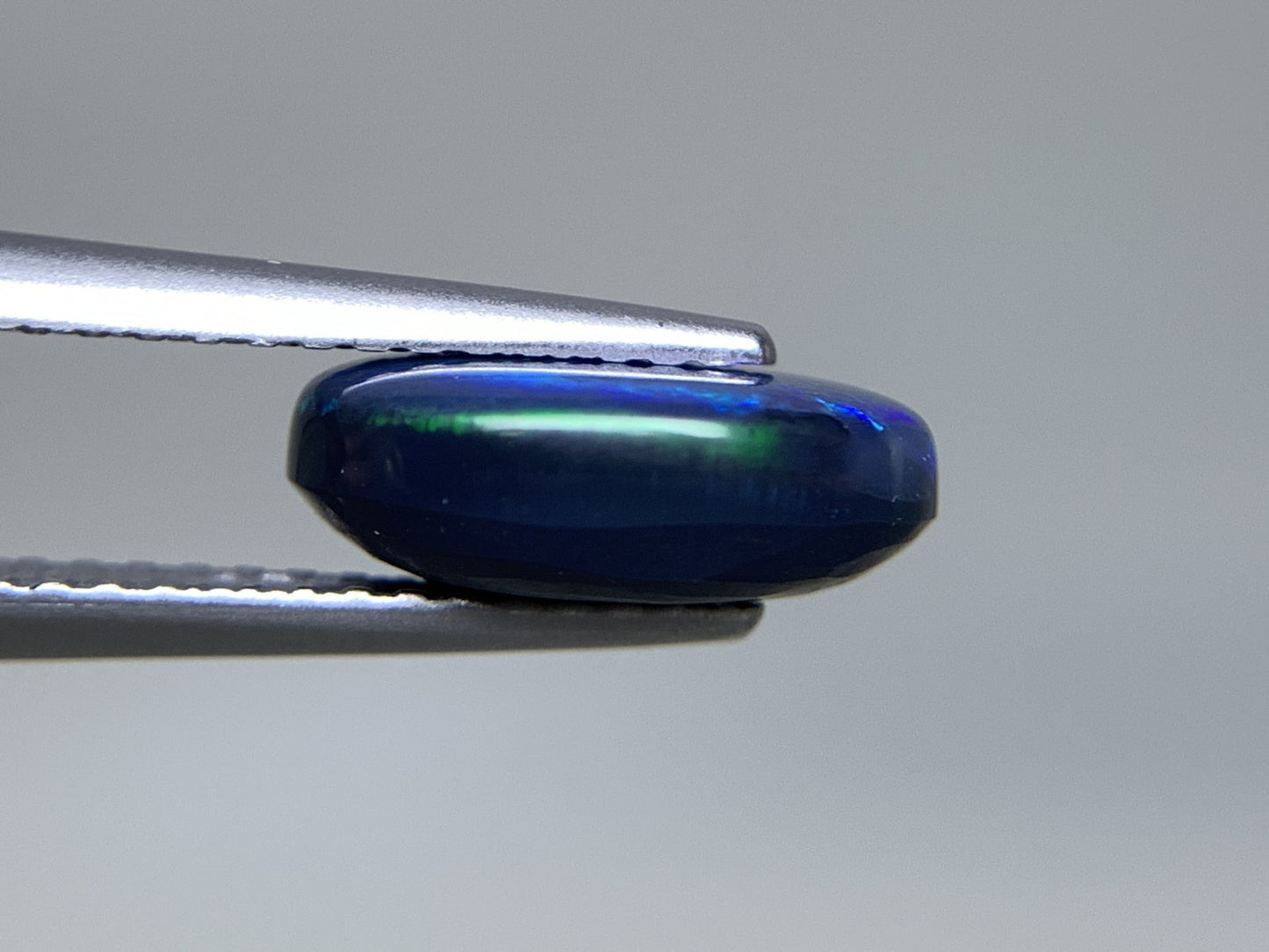 ブラックオパール 天然 1.800ct 中央宝石ソーティング付き 10.5㎜×6.8㎜×3.8㎜ ルース（ 裸石 ） 6876Y