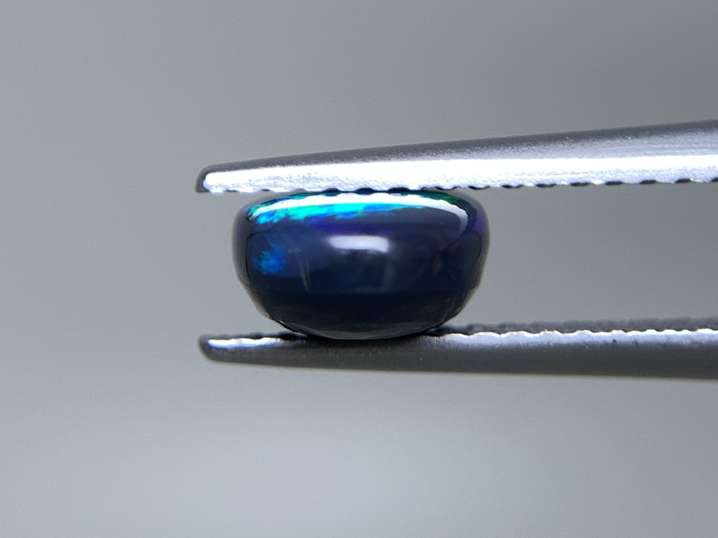 ブラックオパール 天然 1.800ct 中央宝石ソーティング付き 10.5㎜×6.8㎜×3.8㎜ ルース（ 裸石 ） 6876Y