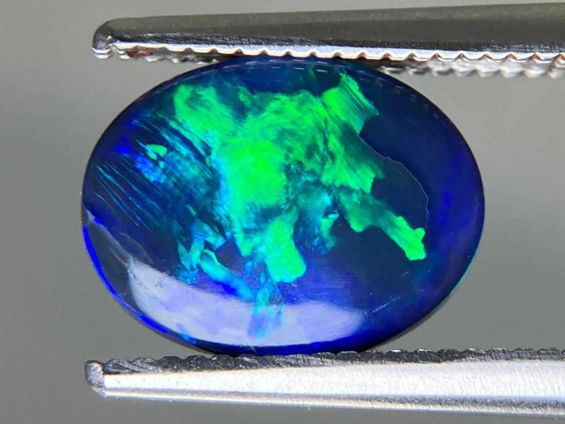 ブラックオパール 天然 1.436ct 中央宝石ソーティング付き 9.9㎜×7.6㎜×3.3㎜ ルース（ 裸石 ） 7664YY