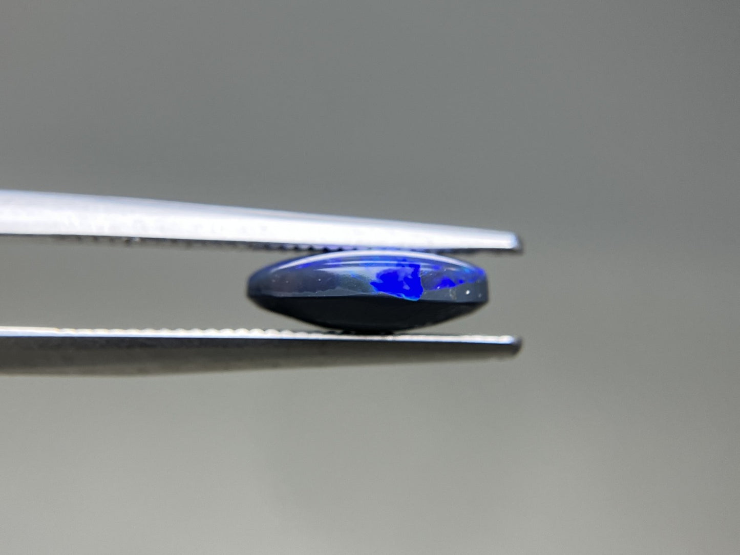 ブラックオパール 天然 1.436ct 中央宝石ソーティング付き 9.9㎜×7.6㎜×3.3㎜ ルース（ 裸石 ） 7664YY