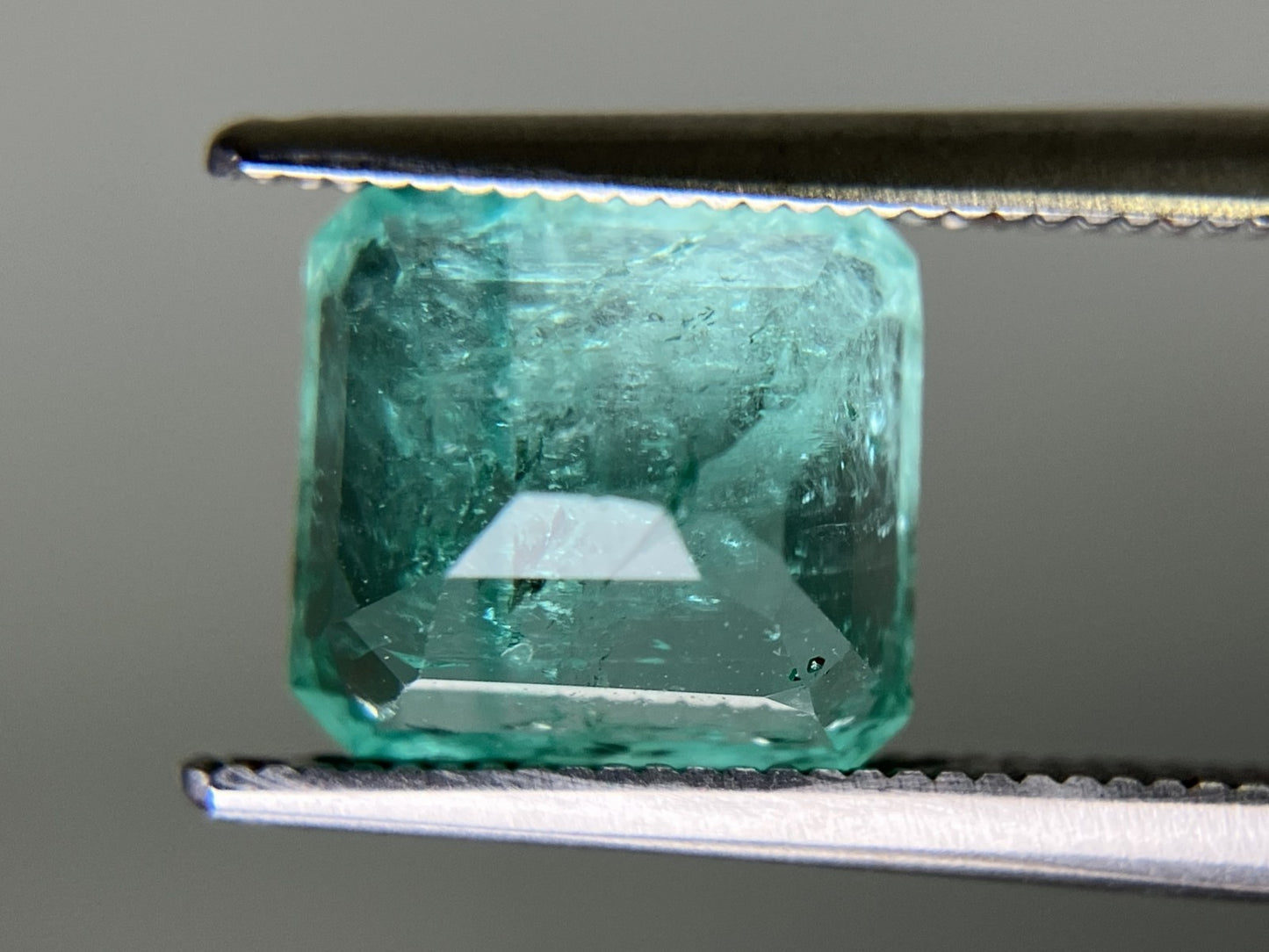 エメラルド 3.501ct  中央宝石ソーティング付き  9.17㎜×8.47㎜×6.11㎜  天然 ルース（ 裸石 ） 4712YY
