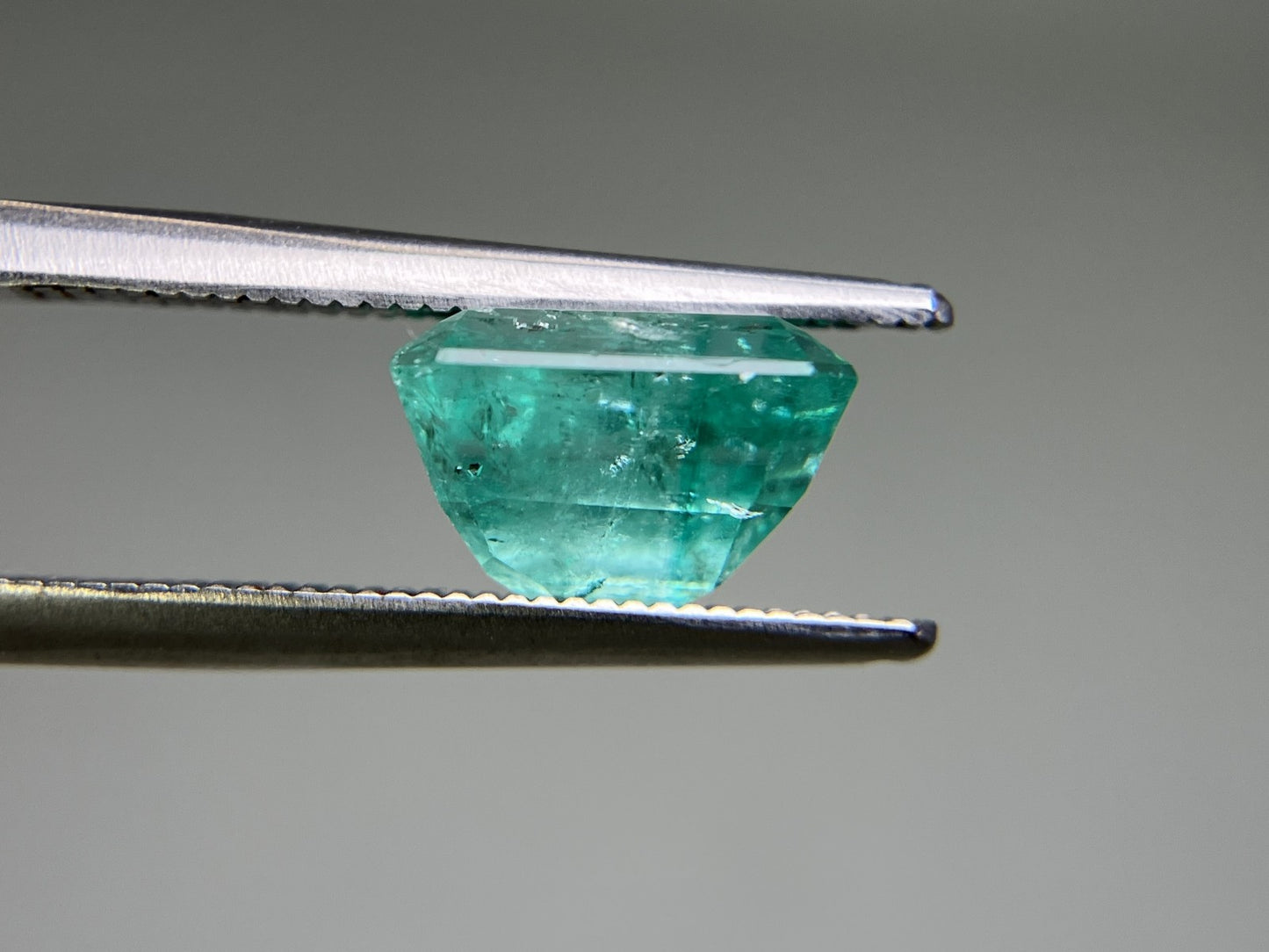 エメラルド 3.501ct  中央宝石ソーティング付き  9.17㎜×8.47㎜×6.11㎜  天然 ルース（ 裸石 ） 4712YY
