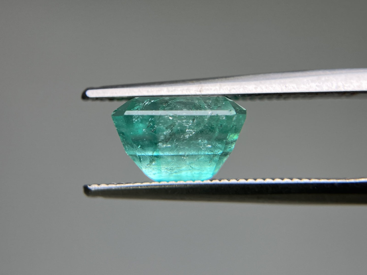 エメラルド 3.501ct  中央宝石ソーティング付き  9.17㎜×8.47㎜×6.11㎜  天然 ルース（ 裸石 ） 4712YY