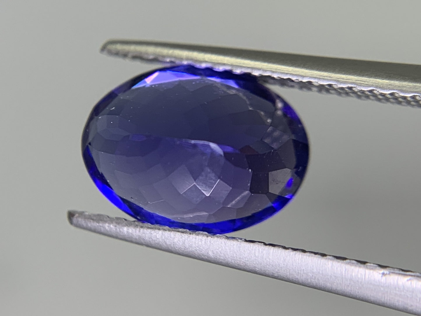タンザナイト 2.645ct  宝石ソーティング付き  9.84㎜×7.35㎜×5.25㎜  ルース（ 裸石 ） 1970Y