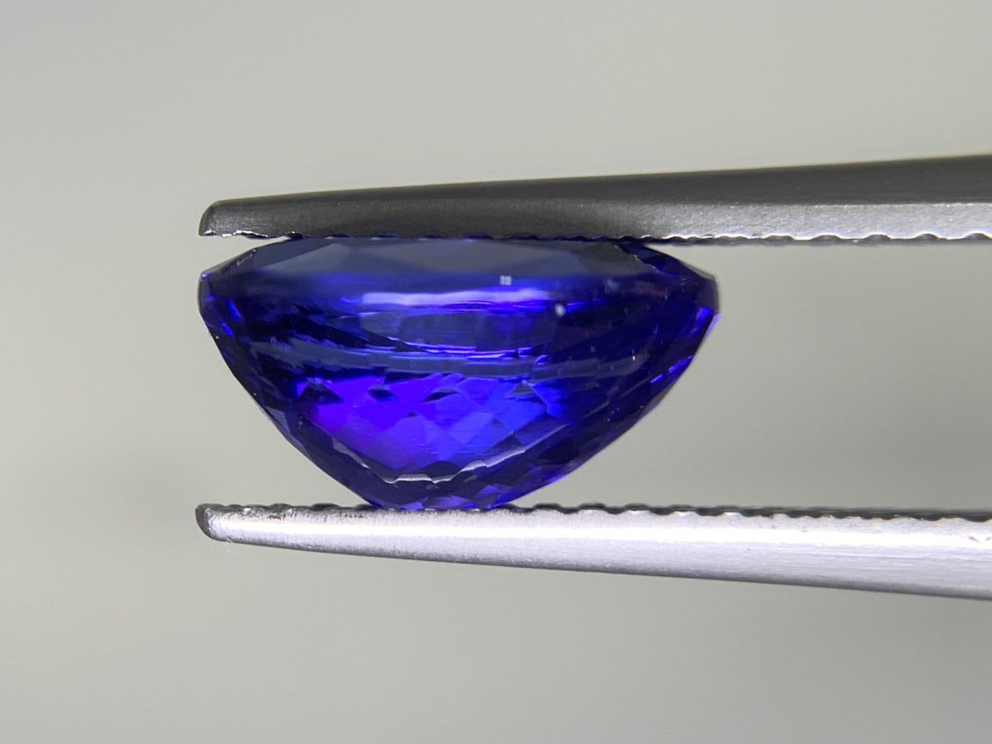 タンザナイト 2.645ct  宝石ソーティング付き  9.84㎜×7.35㎜×5.25㎜  ルース（ 裸石 ） 1970Y