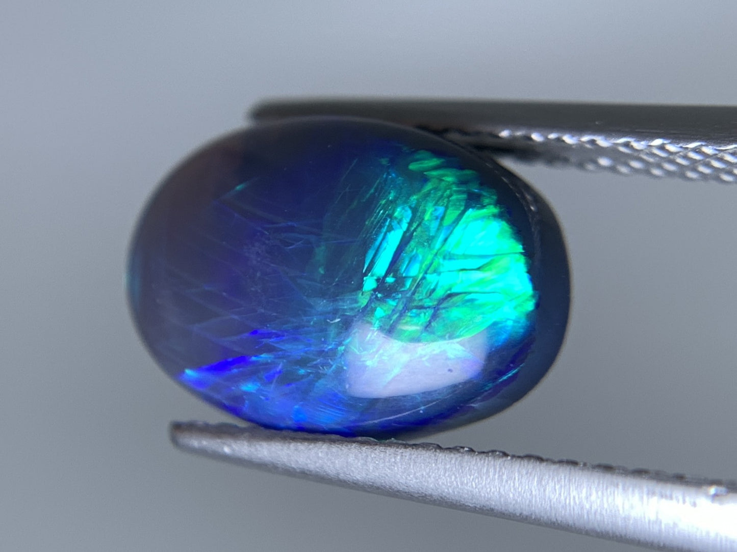 ブラックオパール 天然 3.114ct 中央宝石ソーティング付き 11.7㎜×8.0㎜×5.6㎜ ルース（ 裸石 ） 6928Y