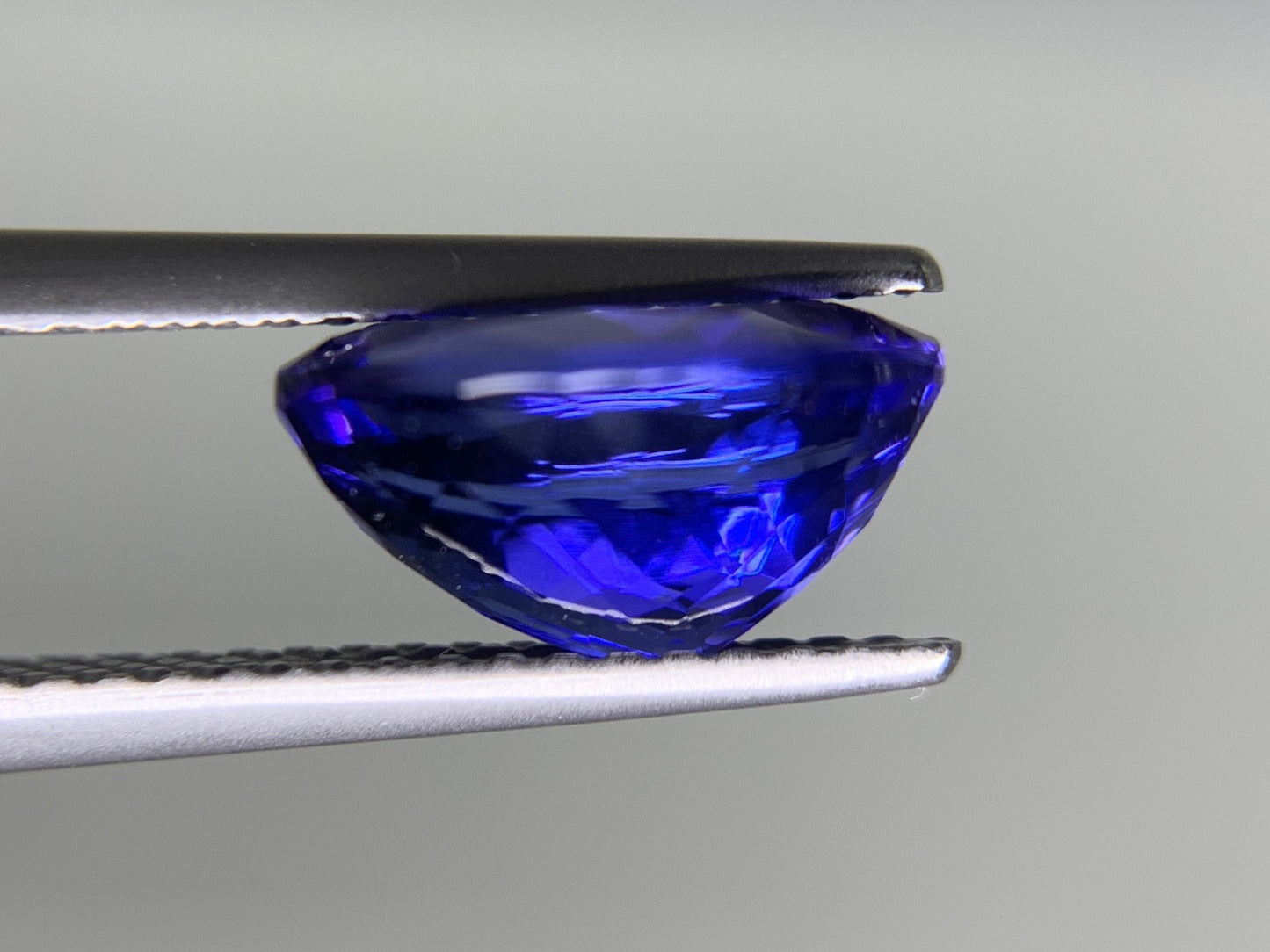 タンザナイト 2.645ct  宝石ソーティング付き  9.84㎜×7.35㎜×5.25㎜  ルース（ 裸石 ） 1970Y