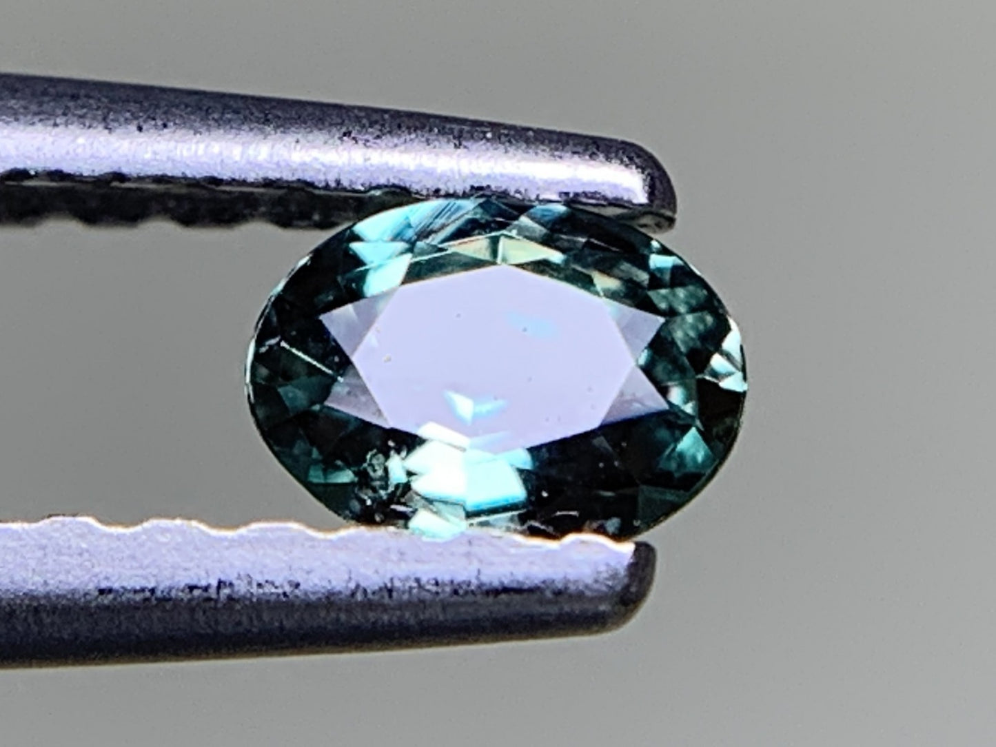 アレキサンドライト 0.182ct  中央宝石ソーティング付き  4.21㎜×3.14㎜×1.76㎜  ルース（ 裸石 ） 3815Y