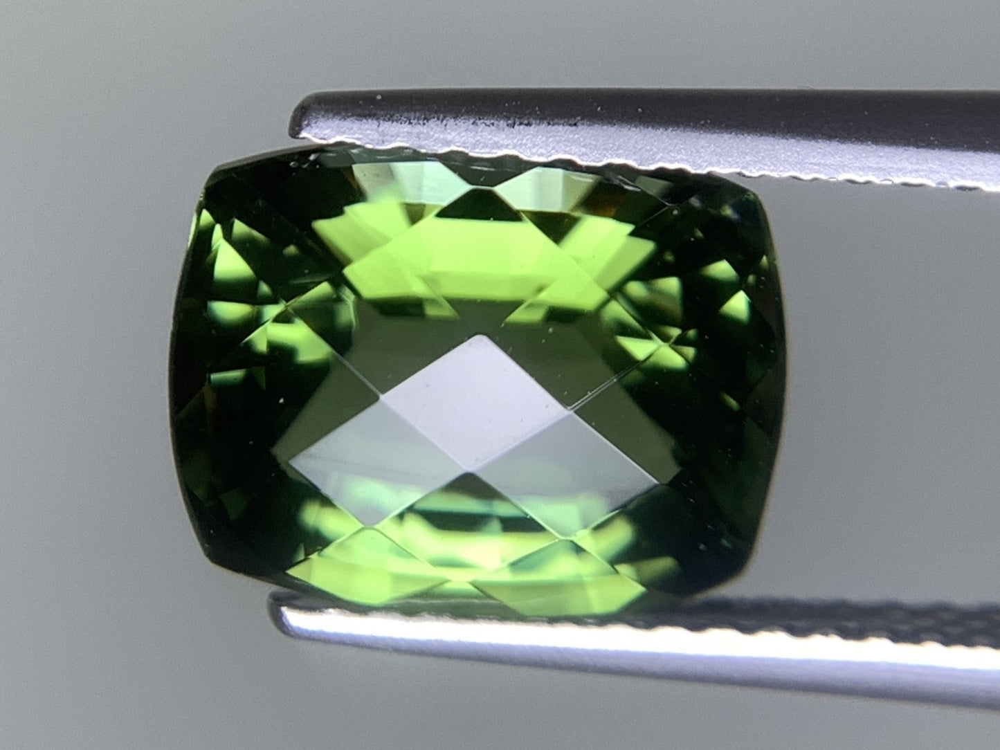 グリーントルマリン 天然  3.327ct  宝石ソーティング付き  10.0㎜×8.0㎜×5.5㎜  ラッピング無料  ルース（ 裸石 ）  5102Y