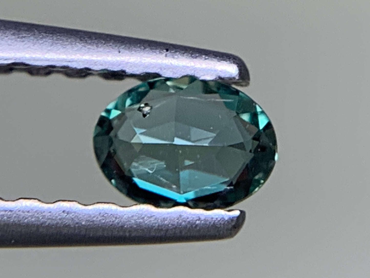 アレキサンドライト 0.182ct  中央宝石ソーティング付き  4.21㎜×3.14㎜×1.76㎜  ルース（ 裸石 ） 3815Y