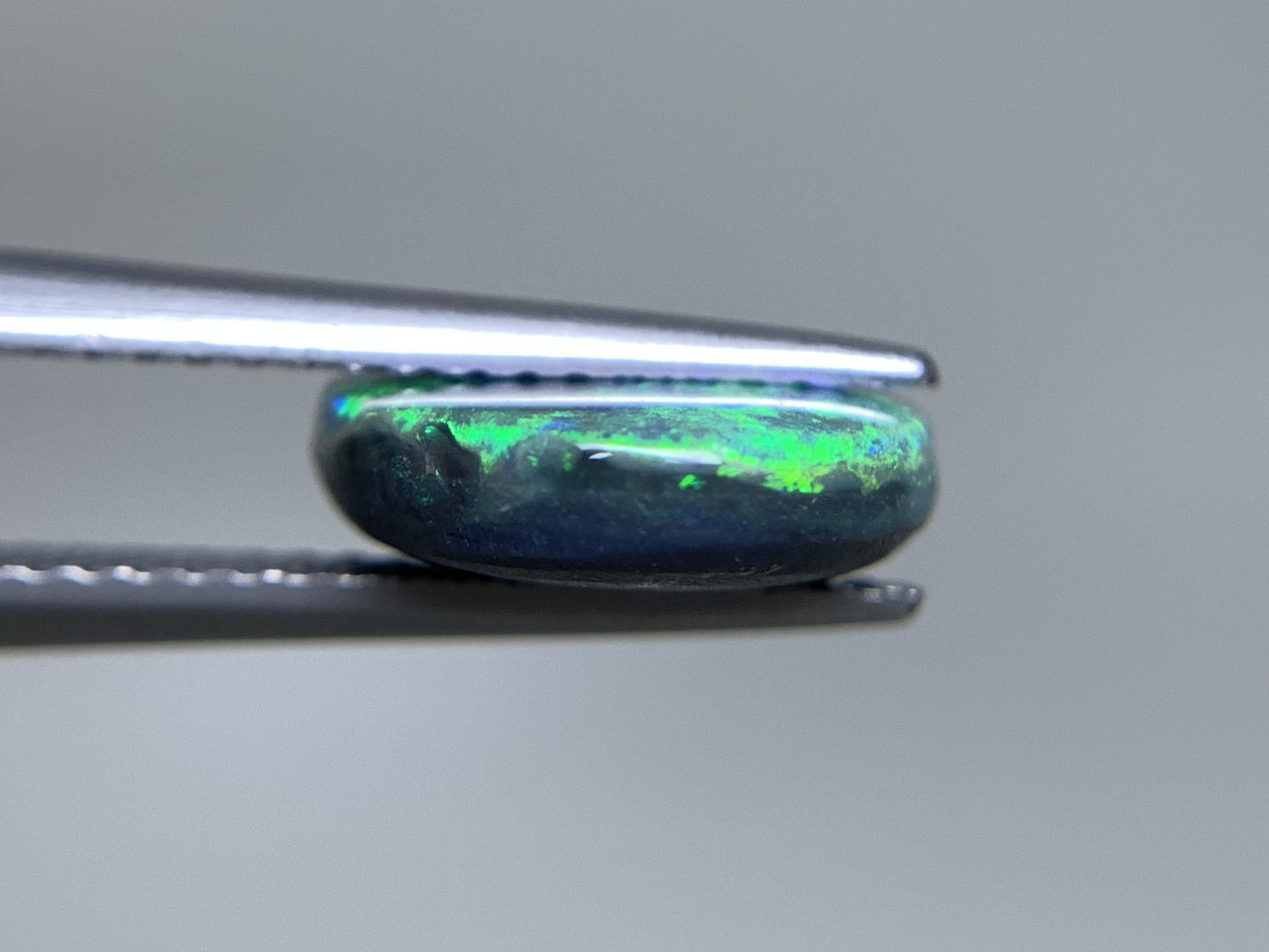 ブラックオパール 天然 3.241ct 中央宝石ソーティング付き 12.9㎜×10.8㎜×3.4㎜ ルース（ 裸石 ） 6924Y
