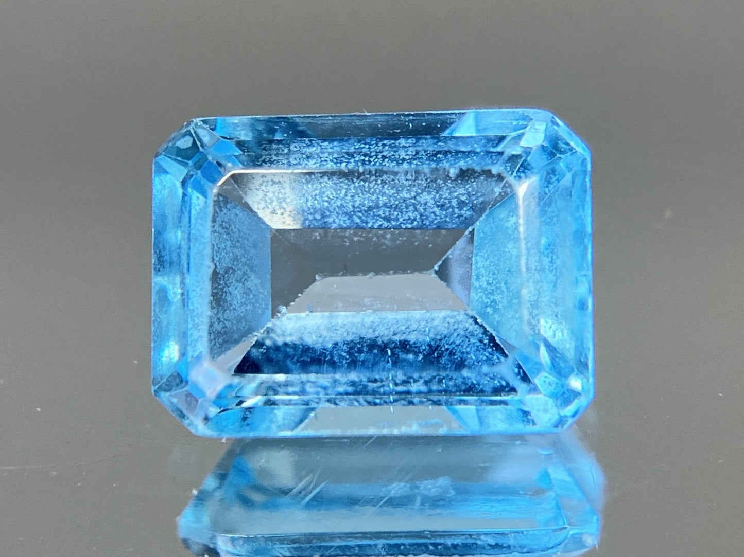 ブルートパーズ 2.003ct  宝石ソーティング付き  8.1㎜×6.0㎜×3.9㎜ 天然 ルース（ 裸石 ） 2850YY