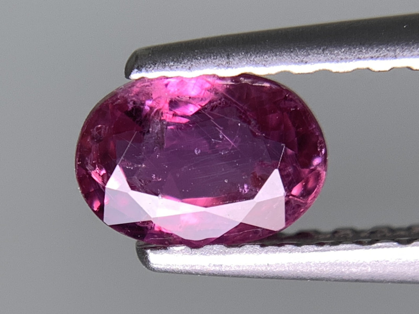 ルビー 天然 0.579ct 宝石ソーティング付き 5.7㎜×4.1㎜×2.4㎜ ルース（ 裸石 ） 8022Y