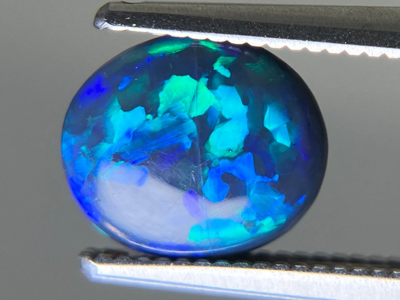 ブラックオパール 天然 1.319ct 中央宝石ソーティング付き 8.2㎜×7.0㎜×3.6㎜ ルース（ 裸石 ） 7630YY