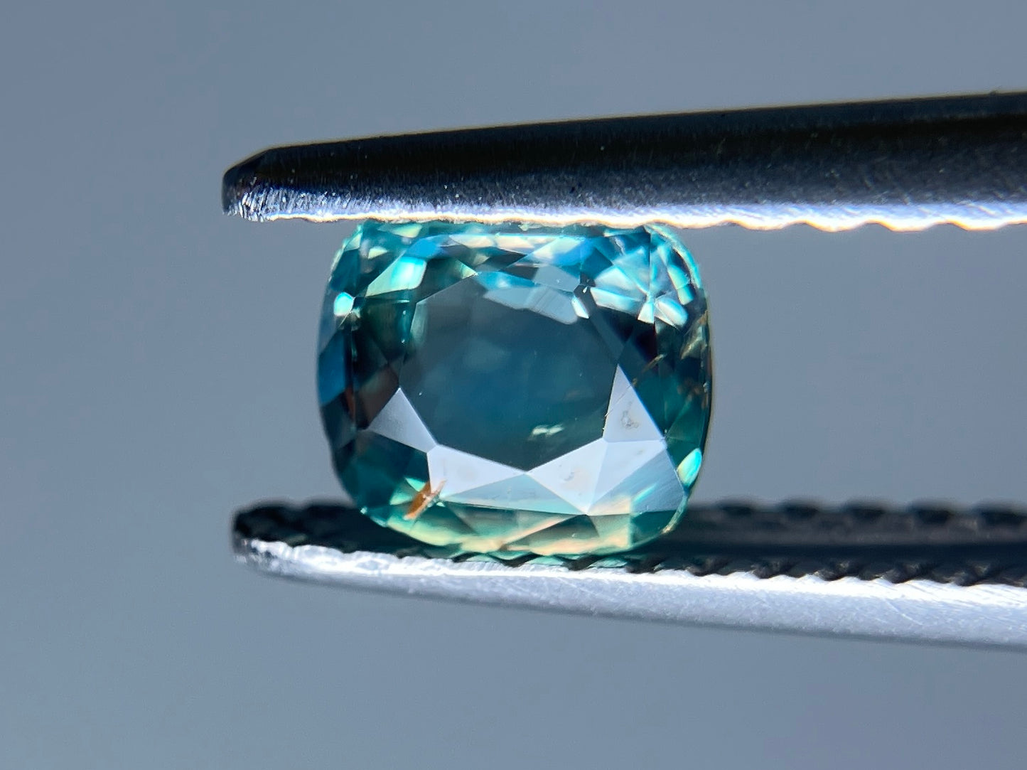 アレキサンドライト 0.605ct 中央宝石ソーティング付き 5.22㎜×4.88㎜×2.63㎜ ルース（ 裸石 ） 3262S