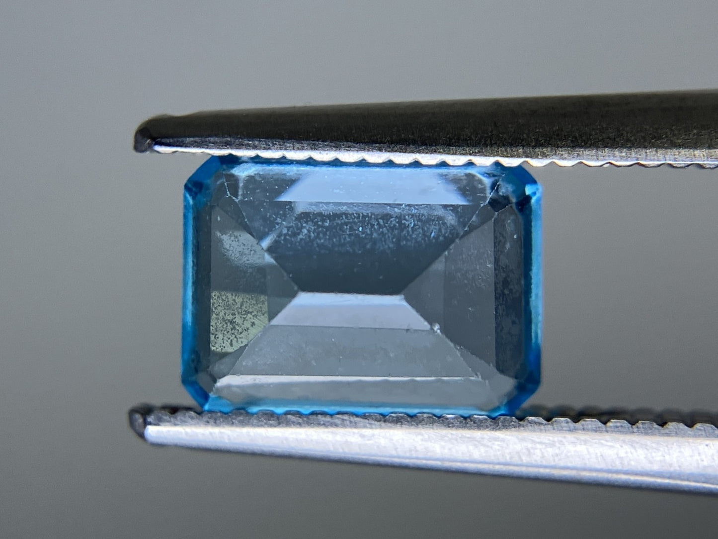 ブルートパーズ 2.003ct  宝石ソーティング付き  8.1㎜×6.0㎜×3.9㎜ 天然 ルース（ 裸石 ） 2850YY