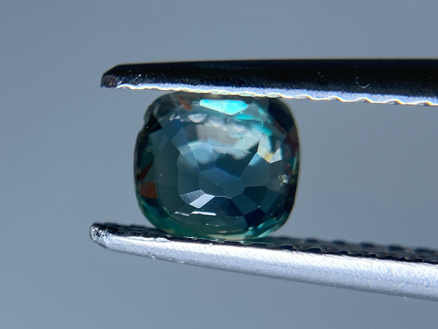 アレキサンドライト 0.605ct 中央宝石ソーティング付き 5.22㎜×4.88㎜×2.63㎜ ルース（ 裸石 ） 3262S