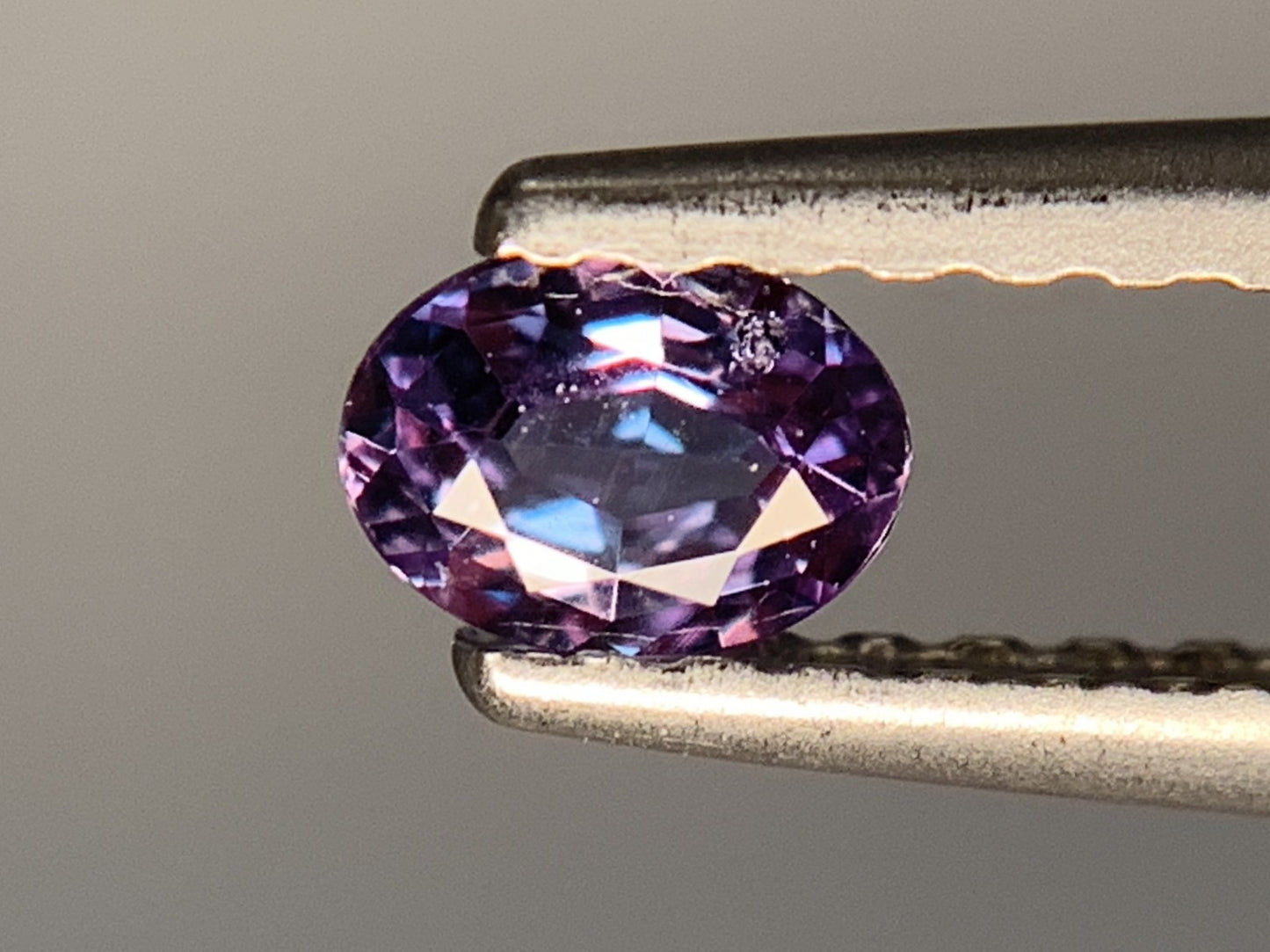 アレキサンドライト 0.182ct  中央宝石ソーティング付き  4.21㎜×3.14㎜×1.76㎜  ルース（ 裸石 ） 3815Y