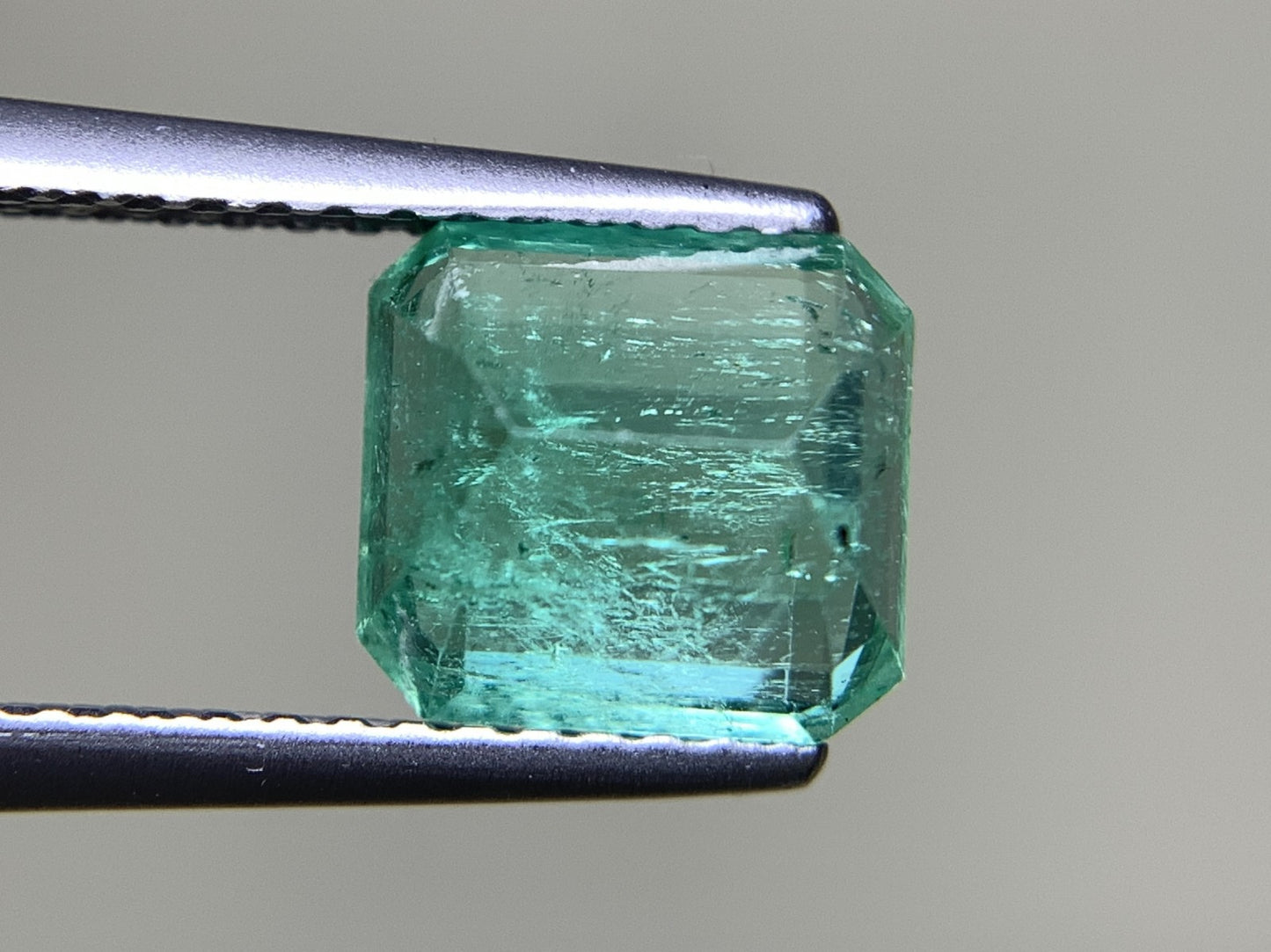 エメラルド 1.824ct 宝石ソーティング付き  7.49㎜×6.98㎜×4.59㎜ ルース（ 裸石 ） 3010Y
