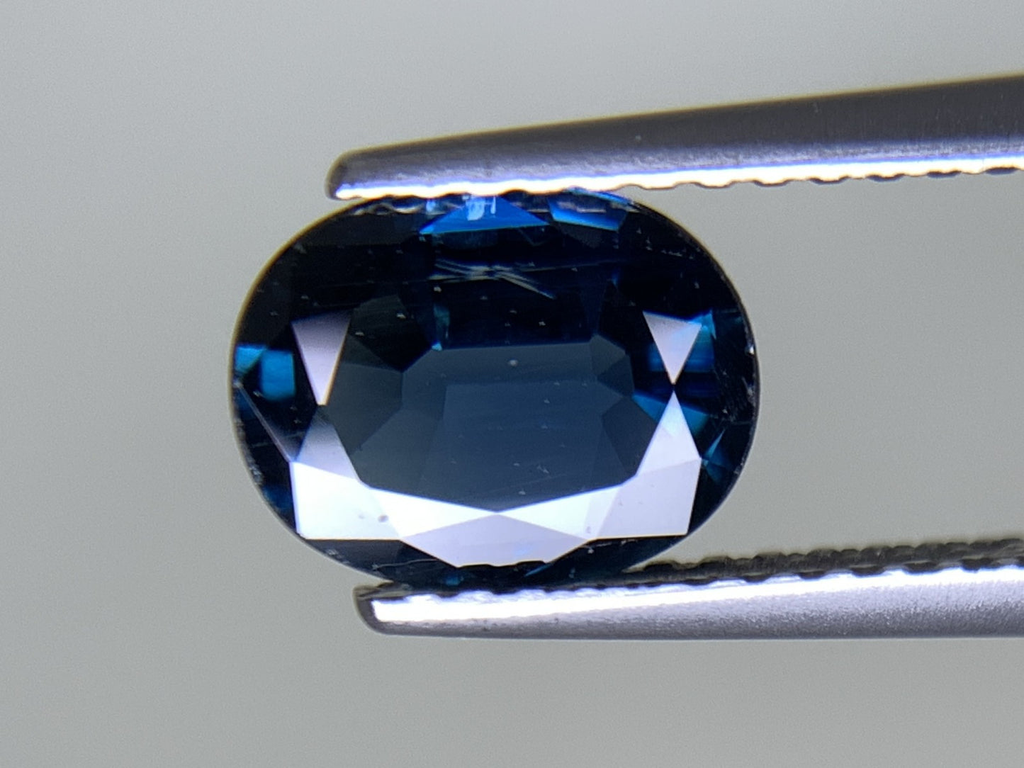 サファイア 天然 1.374ct 中央宝石ソーティング付き 8.06㎜×6.35㎜×2.96㎜ ルース（ 裸石 ） 6502Y