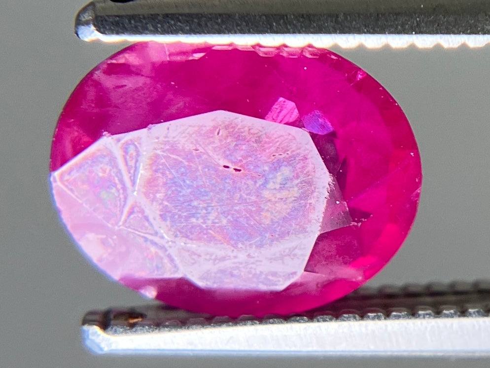 ルビー 天然 2.053ct 中央宝石ソーティング付き 8.81㎜×7.05㎜×3.36㎜ ルース（ 裸石 ） 7721YY