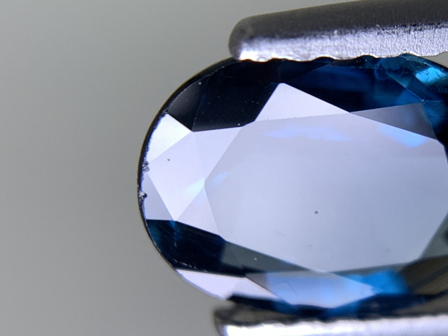 サファイア 天然 1.374ct 中央宝石ソーティング付き 8.06㎜×6.35㎜×2.96㎜ ルース（ 裸石 ） 6502Y