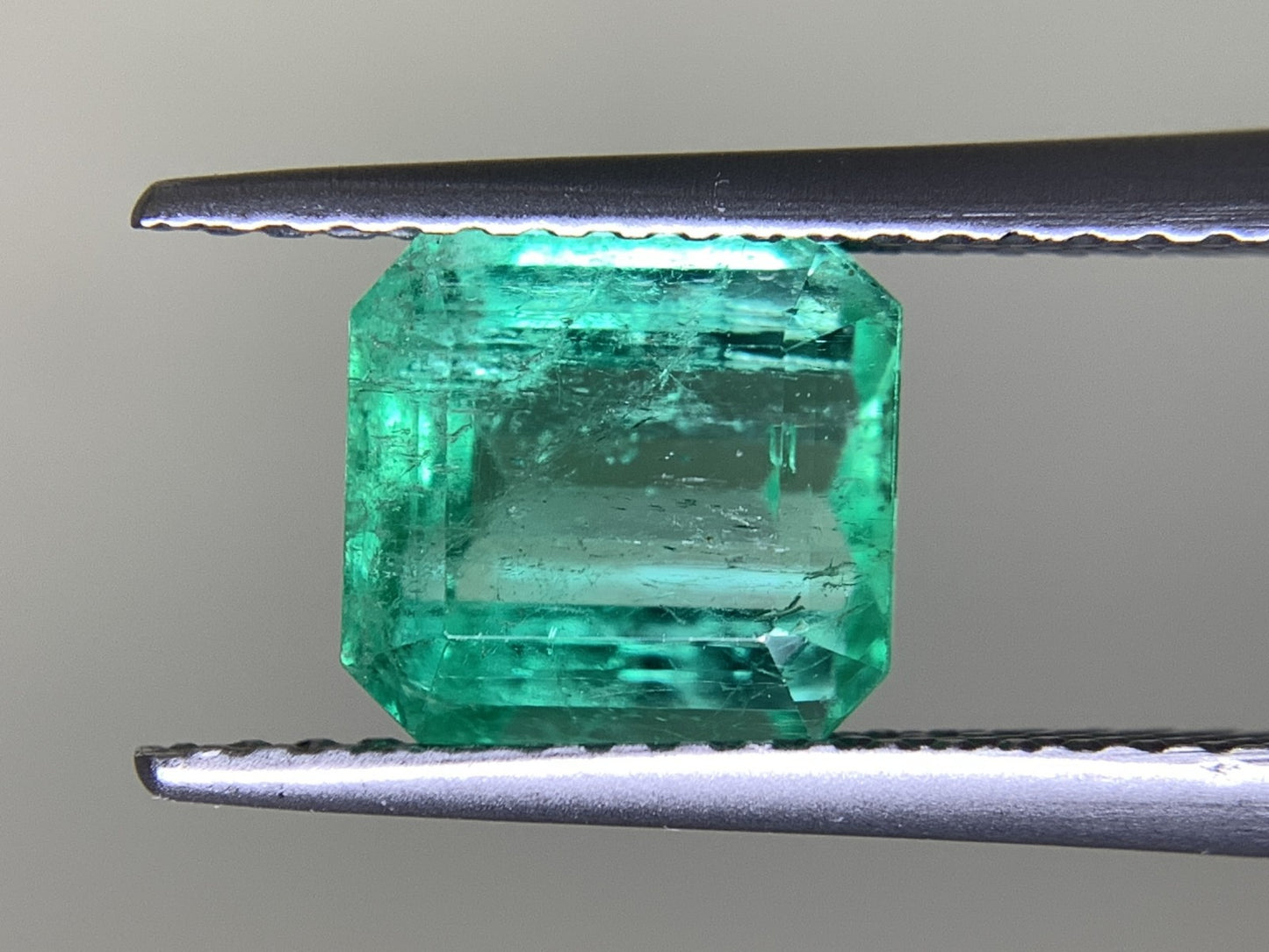 エメラルド 1.824ct 宝石ソーティング付き  7.49㎜×6.98㎜×4.59㎜ ルース（ 裸石 ） 3010Y