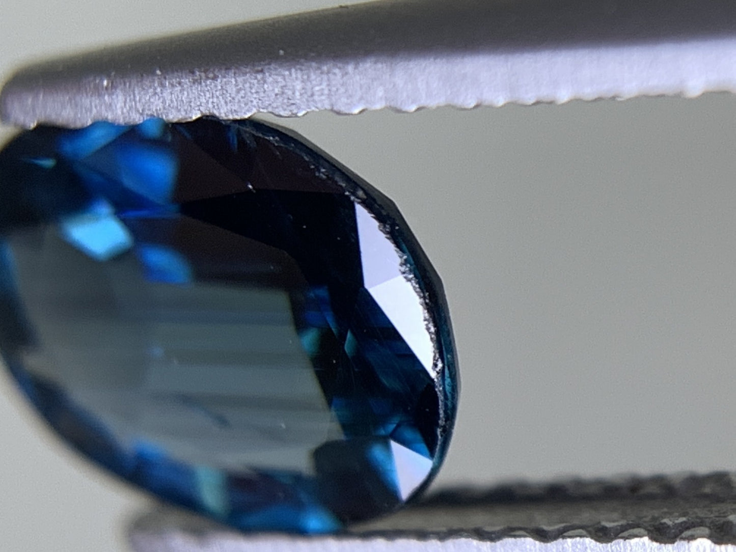 サファイア 天然 1.374ct 中央宝石ソーティング付き 8.06㎜×6.35㎜×2.96㎜ ルース（ 裸石 ） 6502Y