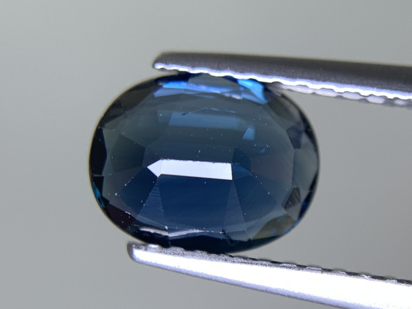 サファイア 天然 1.374ct 中央宝石ソーティング付き 8.06㎜×6.35㎜×2.96㎜ ルース（ 裸石 ） 6502Y