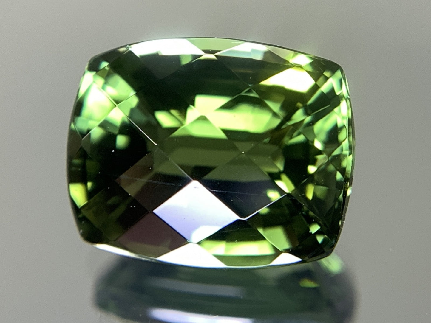 グリーントルマリン 天然  3.327ct  宝石ソーティング付き  10.0㎜×8.0㎜×5.5㎜  ラッピング無料  ルース（ 裸石 ）  5102Y