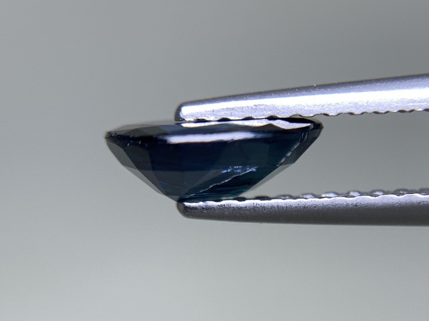 サファイア 天然 1.374ct 中央宝石ソーティング付き 8.06㎜×6.35㎜×2.96㎜ ルース（ 裸石 ） 6502Y