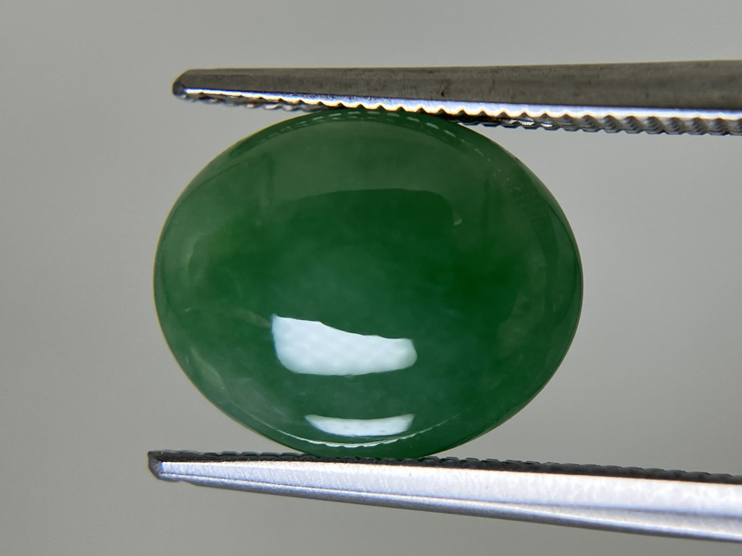 ヒスイ　翡翠　天然　 5.895ct  宝石ソーティング付き  12.5㎜×10.2㎜×5.2㎜  天然 ルース（ 裸石 ） 4699YY