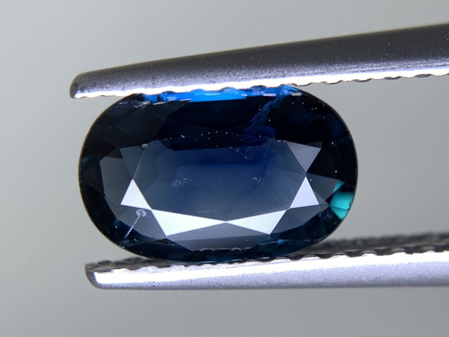 サファイア 天然 1.026ct 中央宝石ソーティング付き 8.16㎜×5.46㎜×2.47㎜ ルース（ 裸石 ） 6120Y