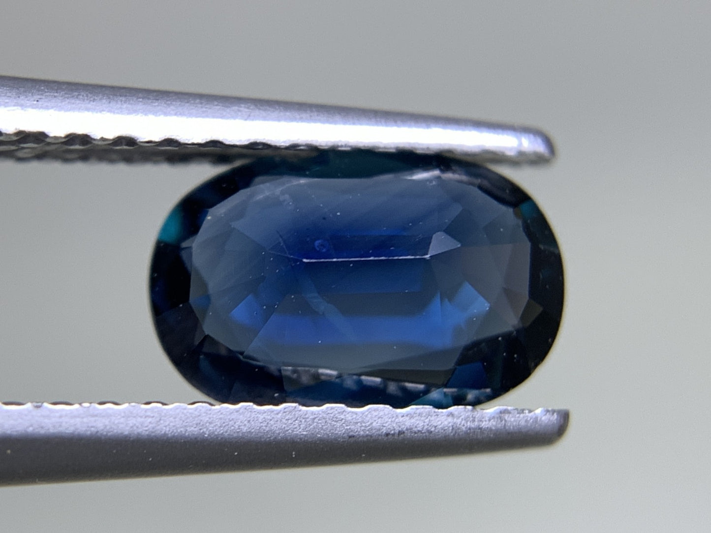 サファイア 天然 1.026ct 中央宝石ソーティング付き 8.16㎜×5.46㎜×2.47㎜ ルース（ 裸石 ） 6120Y
